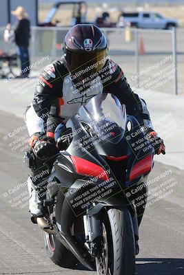 media/Dec-01-2025-Moto Forza (Mon) [[2daa91e15f]]/4-Around the Pits/